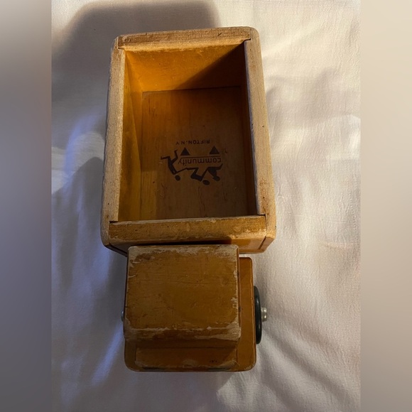 Vintage Community Playthings Rifton NY
Wooden Small dump truck Used - Picture 7 of 9